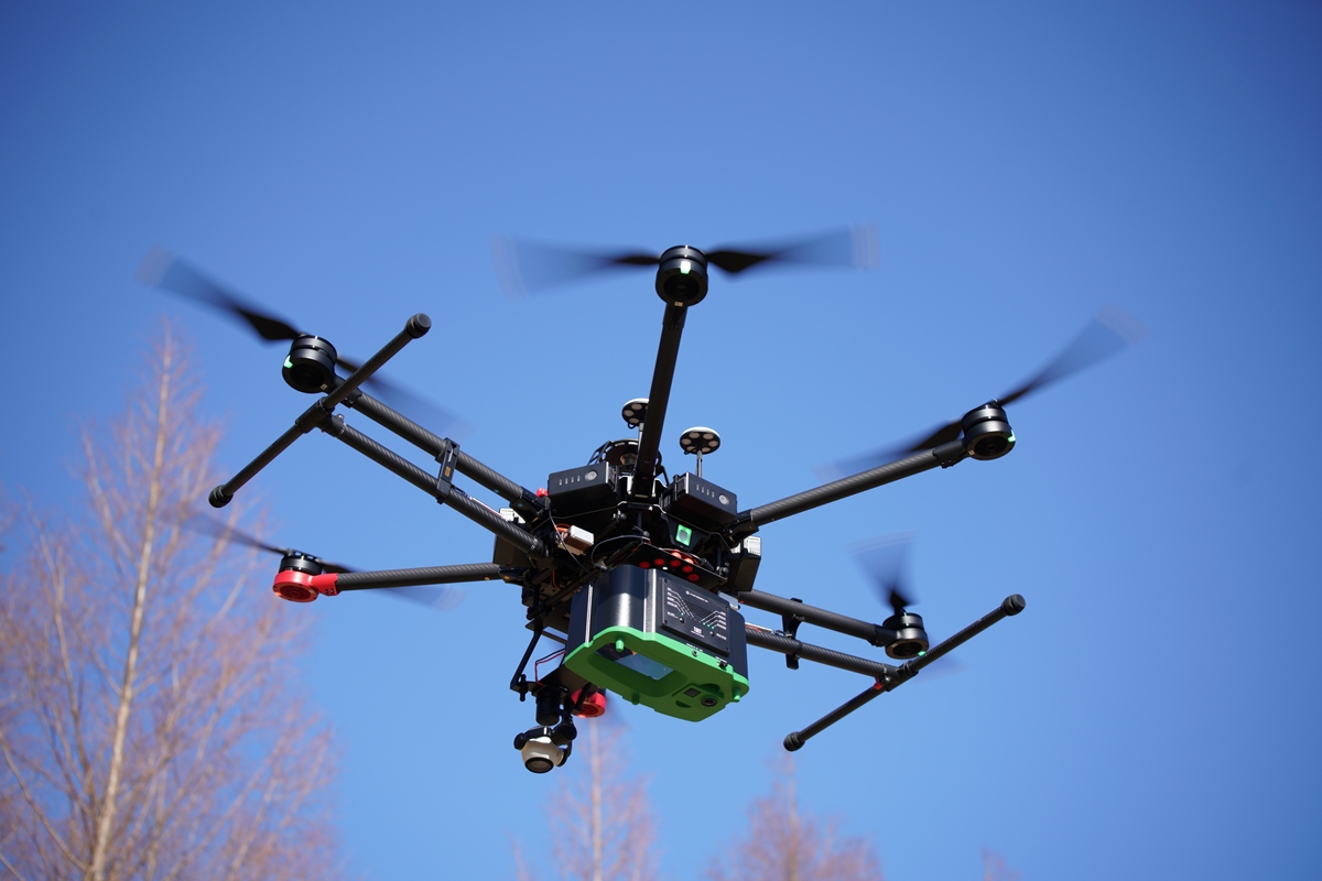 世界初「水中レーザードローン」、河川管理の破壊的イノベーション