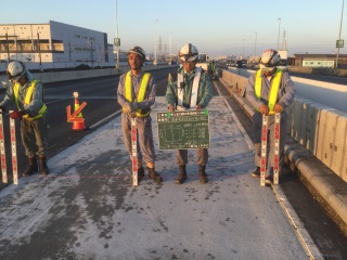 廃ペットボトル入りのアスファルト舗装 従来の高耐久舗装を上回る性能 日経クロステック Xtech