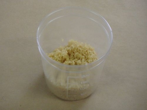 直径1.5mmほどの球状の「再活性化カプセル」(写真:大成ロテック)