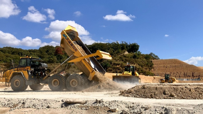 鹿島の自動化施工、高速道路本線に初導入 「クワッドアクセル」改良