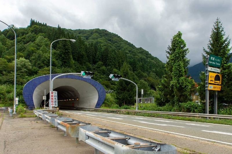 関越トンネル」の裏側を徹底探索! | 日経クロステック(xTECH)