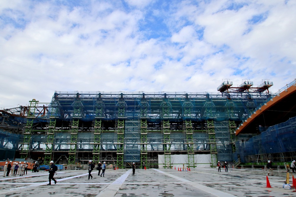 世界最大級」の木造梁をリフトアップ（2ページ目） | 日経クロステック