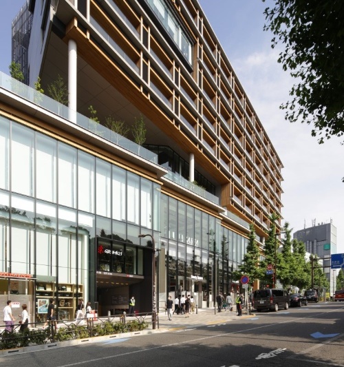 低層部のガラスファサード(写真:安川 千秋)