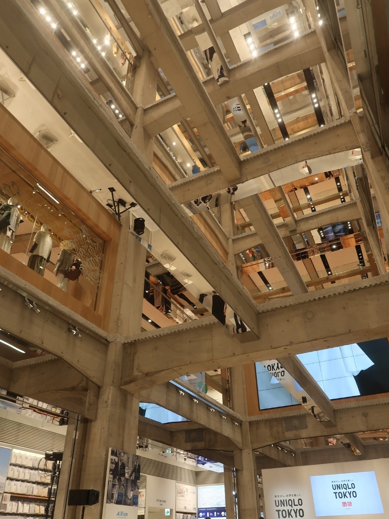 銀座で Uniqlo Tokyo 開店 ヘルツォークの吹き抜けと鏡張りは必見 日経クロステック Xtech 銀座で Uniqlo Tokyo 開店 ヘルツォークの吹き抜けと鏡張りは必見 日経クロステック Xtech