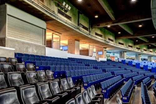 スタジアム内。給気口が観客席上方に並んでいる。換気量のアップなどによっても室温を快適に保てるよう、来季には冷房能力増強工事を実施する(写真:東京ドーム)