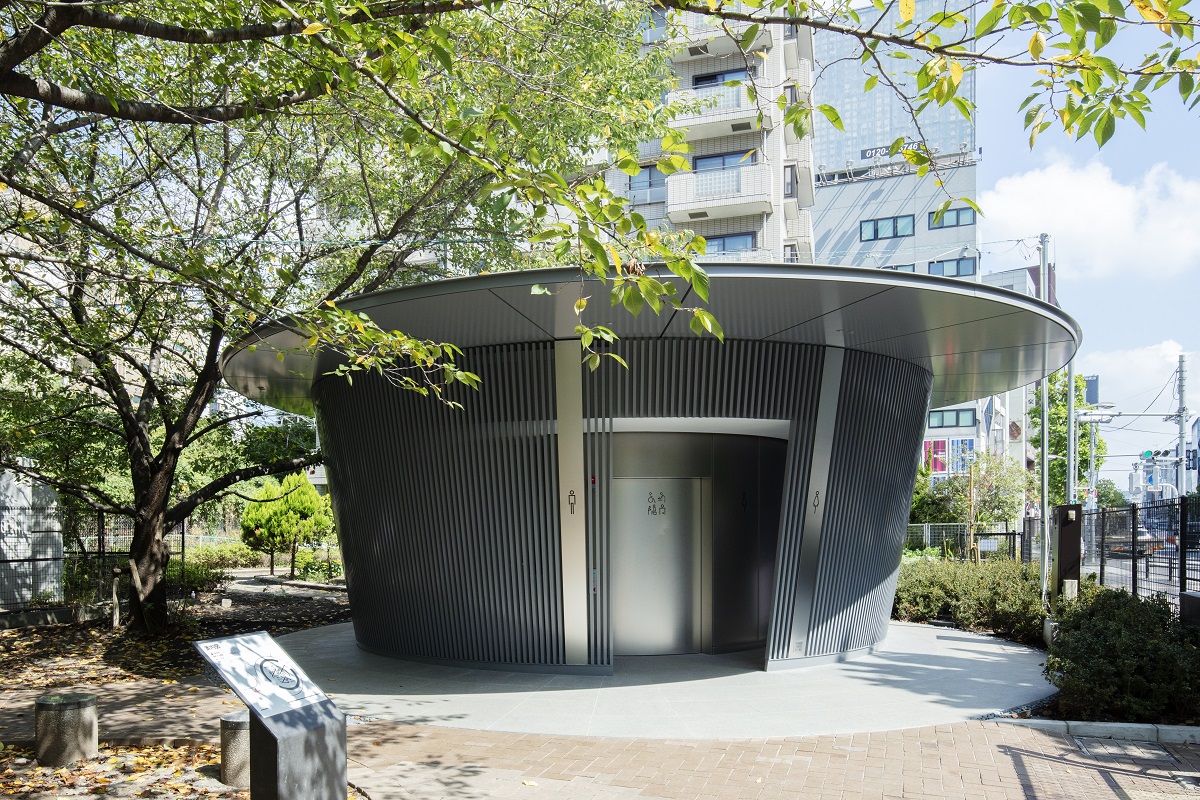 神宮通公園トイレの外観（写真：日本財団）