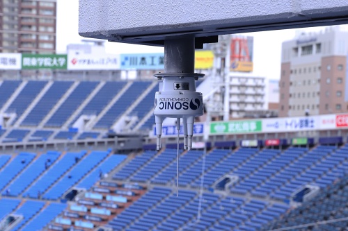 横浜スタジアム。空気環境の把握のために風速計を増設（写真：安川 千秋）