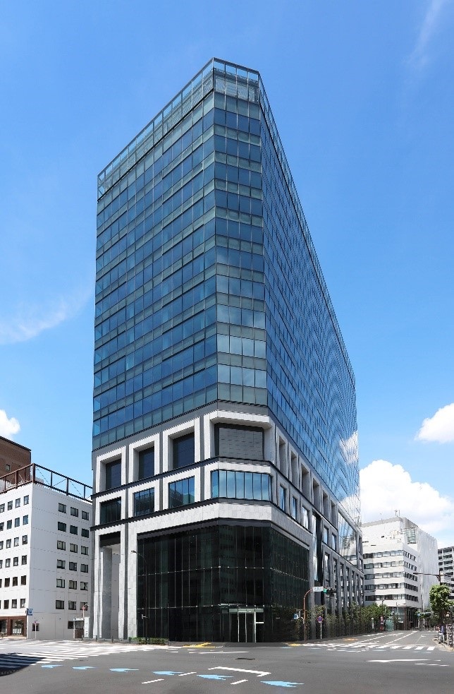 日本橋兜町に複合施設「KABUTO ONE」竣工、分かれて回転する巨大LEDに