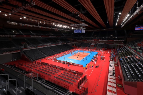 有明アリーナの内観。基本設計・監理・アドバイザリーを久米設計、実施設計・施工を竹中工務店・東光電気工事・朝日工業社・高砂熱学工業JVが担当(写真:日経クロステック)