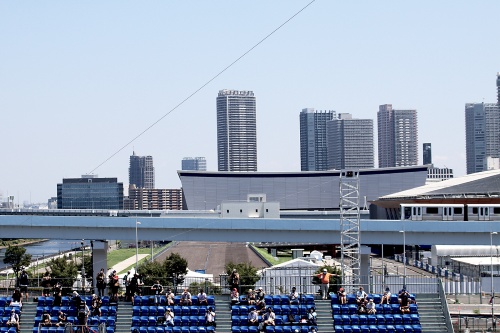 有明アリーナの南西側外観の遠景(写真:日経クロステック)