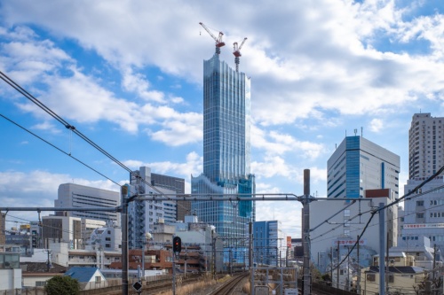 2023年4月に開業する予定の「東急歌舞伎町タワー」。21年12月の様子（写真：永山祐子建築設計）