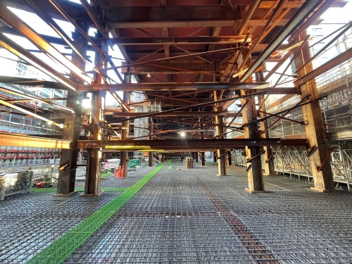 TODAビルの建設状況4。地下躯体工事の真っ最中だ。22年10月下旬時点(写真:戸田建設)