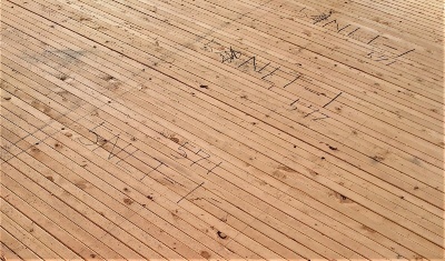 NLTの床。日本最大級の使用例になるが、完成時点では仕上げに隠れて見えなくなっている(写真:日経クロステック)