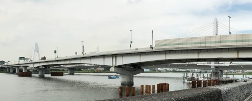 既設の高速大師橋（写真：首都高速道路）