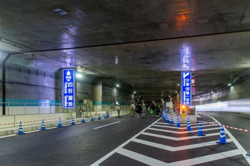 環状2号線・外回り(上り)の汐留オフランプ(出口)の分岐地点(写真:大上 祐史)