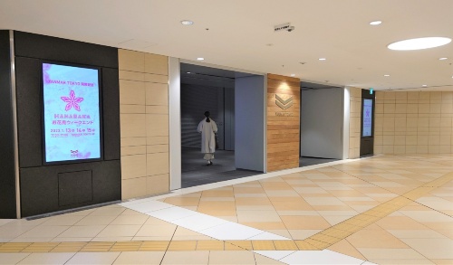 東京駅に隣接する地下街ヤエチカに設けたYANMAR TOKYOの出入り口(写真:日経クロステック)