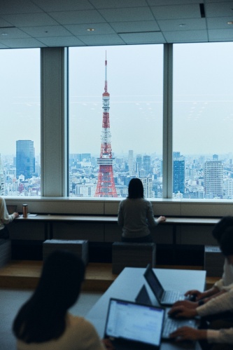 日本設計の新本社オフィス。新たな拠点に選んだのは、都市の大改造が最も進んでいるエリアの1つである東京・虎ノ門だ（写真：日本設計） 