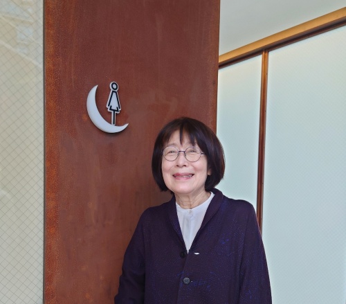 日本トイレ協会の会長で、設計事務所ゴンドラの代表を務める小林純子氏。公共トイレ設計のスペシャリストだ（写真：日経クロステック）