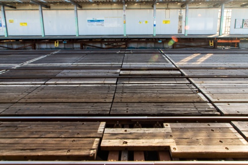 西武新宿線沼袋駅のホームから線路を見たところ(写真:大上 祐史)