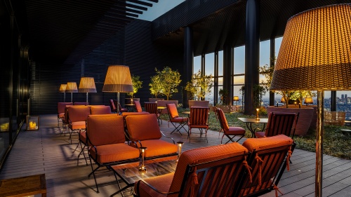 テラス席を数多く設けた(写真:Bulgari Hotels & Resorts)