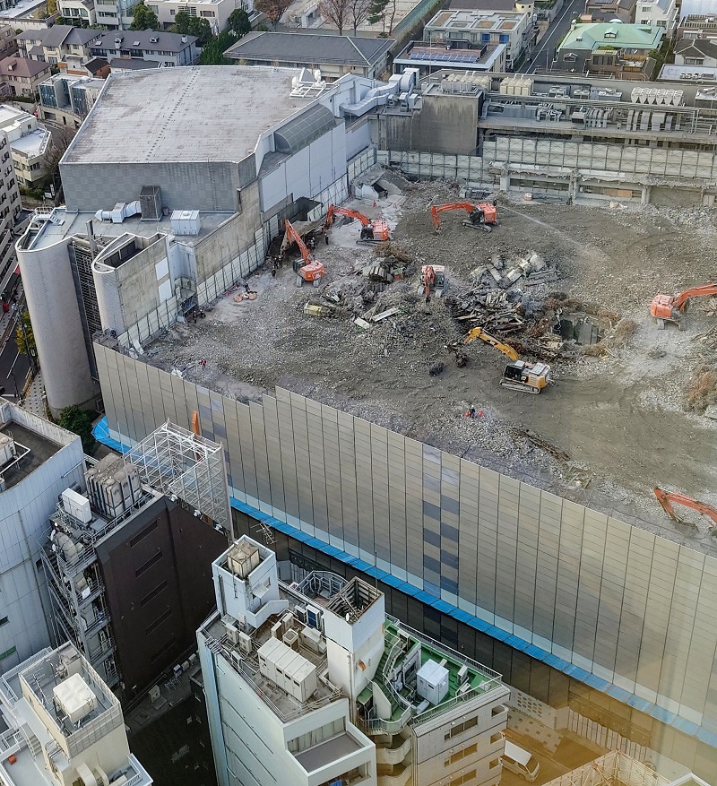 東急百貨店本店の解体は23年12月時点で大詰めを迎えた。ホテルインディゴ東京渋谷の客室から解体現場が見える（写真：日経クロステック）