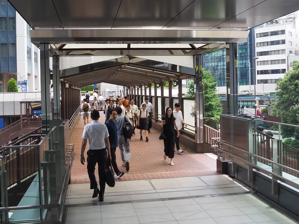 渋谷クロスタワーとは既存の歩道橋で接続（写真：日経クロステック）
