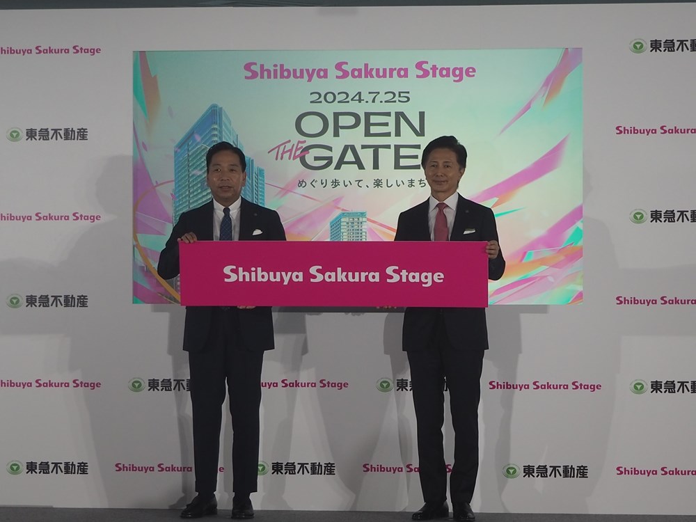 写真右が東急不動産の星野浩明社長。左が同社都市事業ユニット渋谷事業本部の黒川泰宏執行役員本部長（写真：日経クロステック）