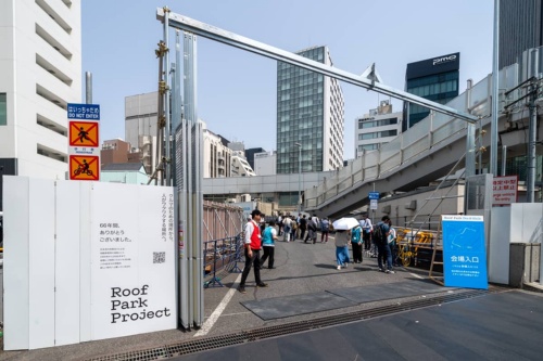 ウォークイベント入り口となるKK線の新橋入口(写真:大上 祐史)