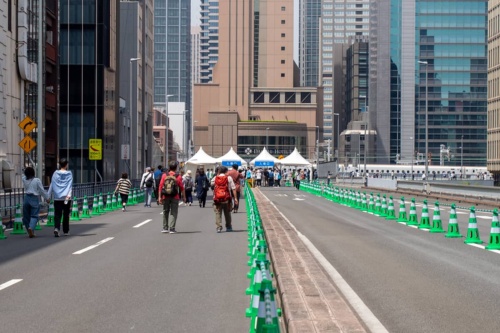 直進する本線に設置された入場口ゲート(写真:大上 祐史)