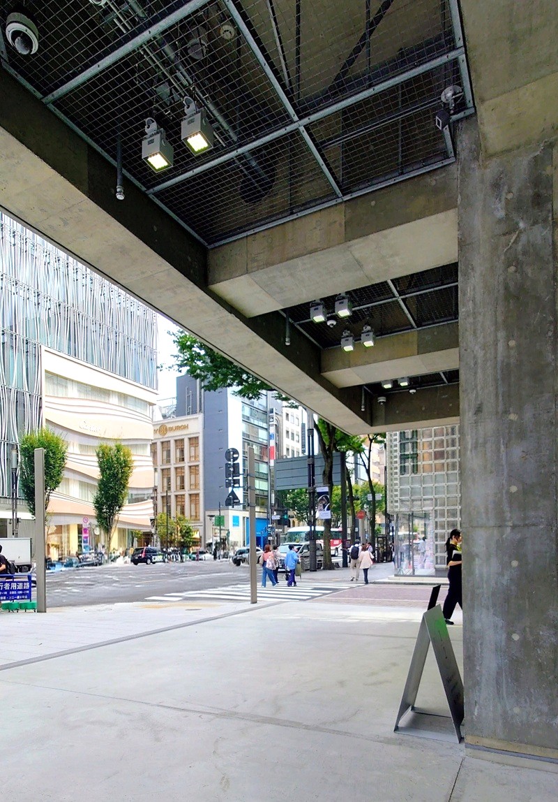 ティファニーやカルティエ、AppleにJINS、銀座の新陳代謝に青木淳氏や