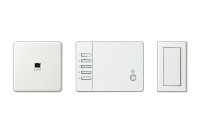 左からスマートアダプタ、メモリーライトコントローラー、スマートスイッチ（資料：コイズミ照明）