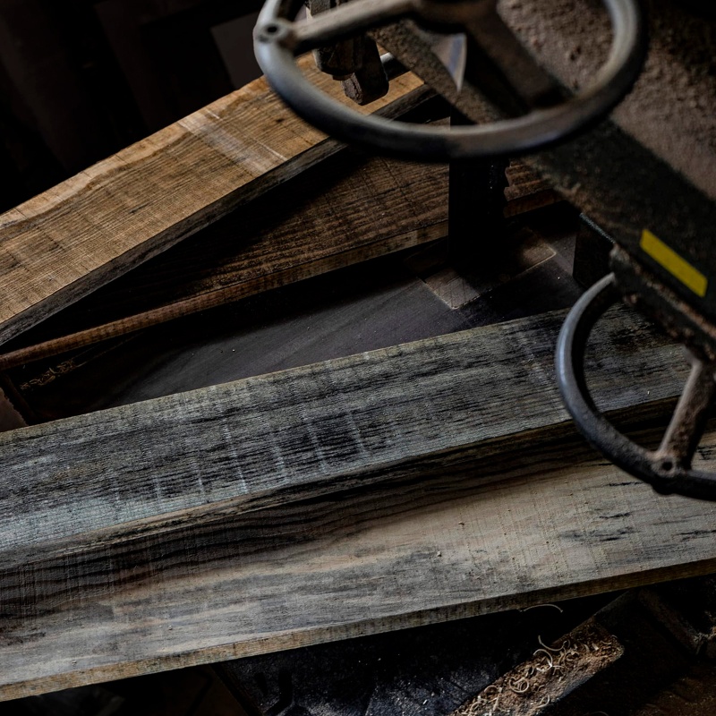 風化させて仕上げた古材風の木材 日経クロステック Xtech 風化させて仕上げた古材風の木材 日経クロステック Xtech