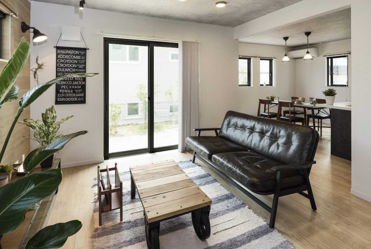 ブラックフレームの高断熱樹脂窓 日経クロステック Xtech