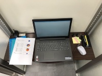 ノートパソコンを置いてデスクワークができるテーブルを備える（資料：セイキ総業）