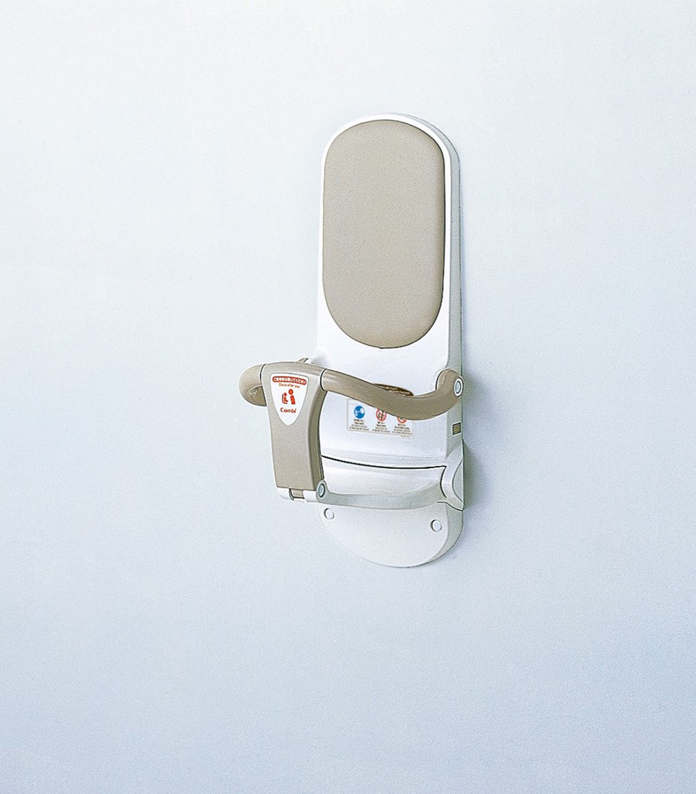 車椅子利用者でも使いやすいトイレ内のベビー用椅子 | 日経クロス 