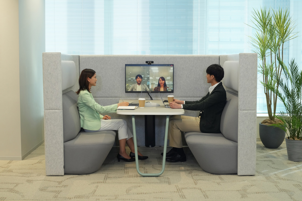 BOX席用ソファーとテーブル 音漏れを気にせずテレビ会議ができるボックス型ソファ | 日経クロス