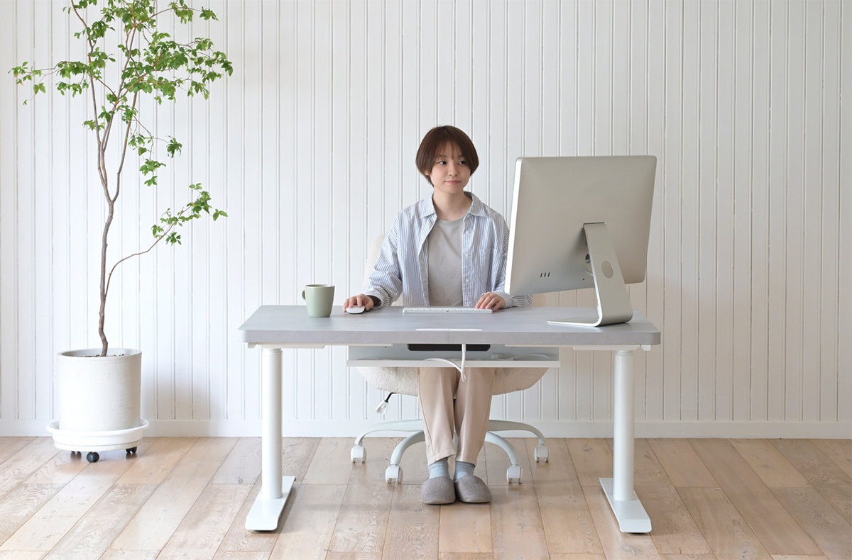 昇降機能付 デスク【現状渡し】カグマニア JUSFY 電動昇降式デスク | 製品情報 | 株式会社くろがね工作所