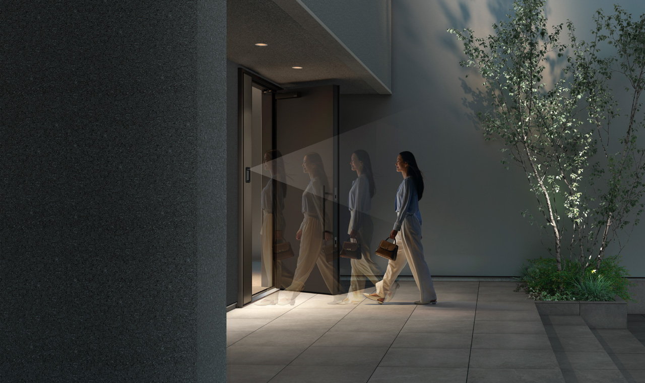 近づくだけで自動解錠して開く玄関ドア | 日経クロステック（xTECH）