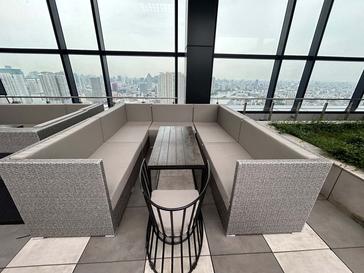 雨にぬれてもすぐに乾く屋外用クッション | 日経クロステック（xTECH）