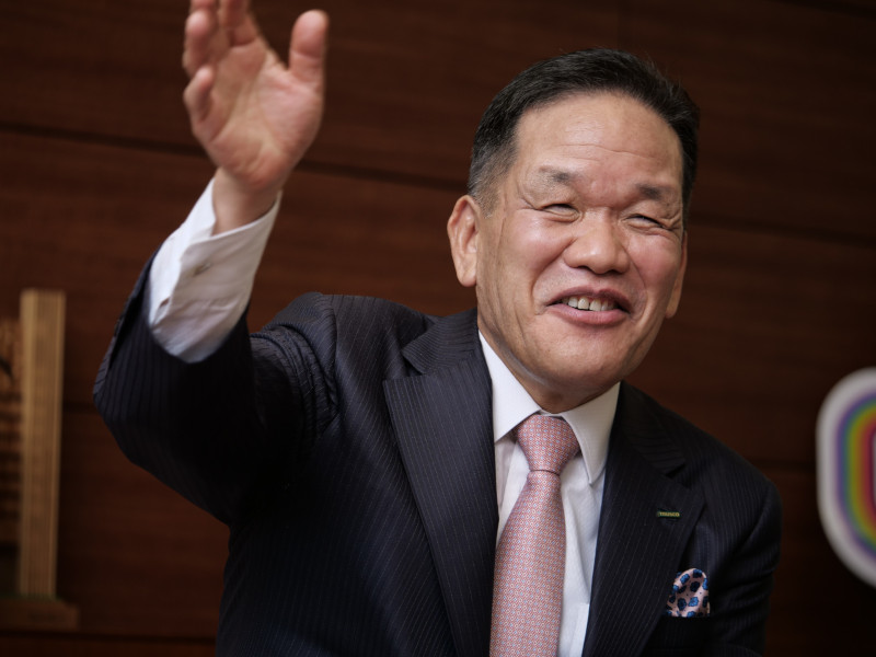 「売り切れんくらい積み上げろ」　常識外の在庫量で躍進