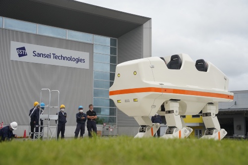 三精テクノロジーズが開発した4足歩行ロボット