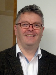 バリー・オサリバン（Barry O'Sullivan）氏。アイルランドのユニバーシティ・カレッジ・コーク（UCC）のインサイト・センター・フォー・データ・アナリティクス所長、アイルランド人工知能協会の会長、欧州人工知能協会の会長などを務める。