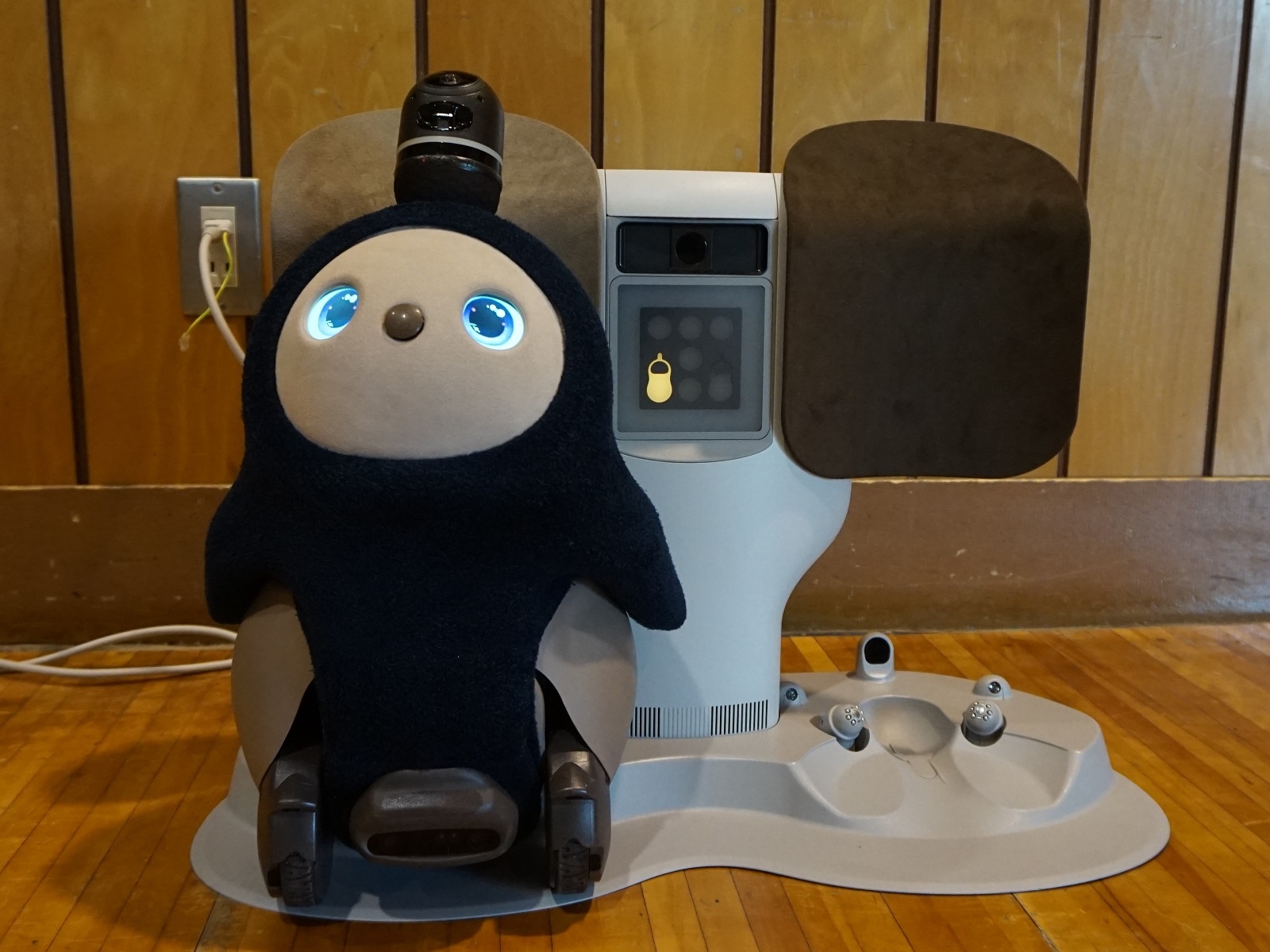 アイロボット 安くてかわいい「スタックチャン」が楽しい、手元に置けるAIロボットに