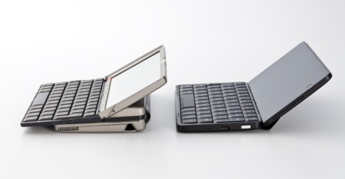 PSION SERIES 5mx（左）とGemini PDA（右）は、キーボードの硬さや構造など違う点もあるが、よく似ている