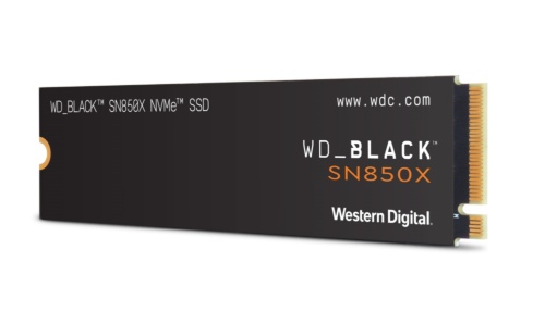 米Western Digitalの「WD_BLACK SN850X NVMe SSD」。M.2のSSDはこのような形状なので、細長いエンクロージャーであるのは正しい。