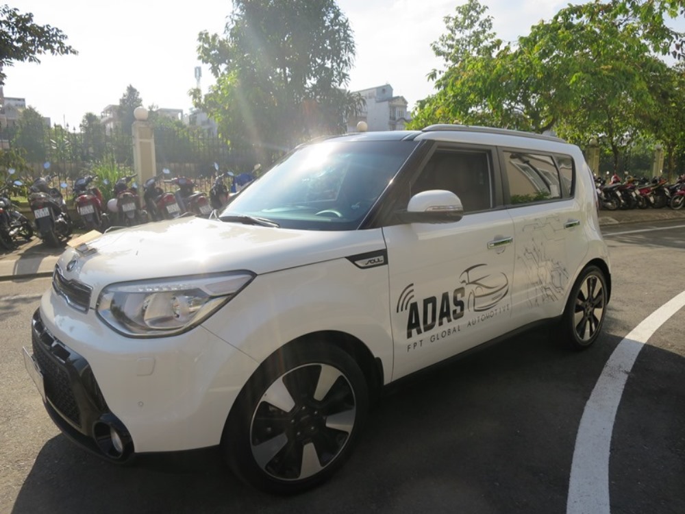 FPTソフトウェアが開発した自動運転車の外観