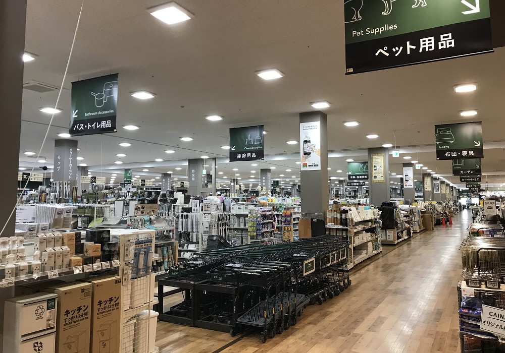 広大な店内では約10万点の商品を扱う
