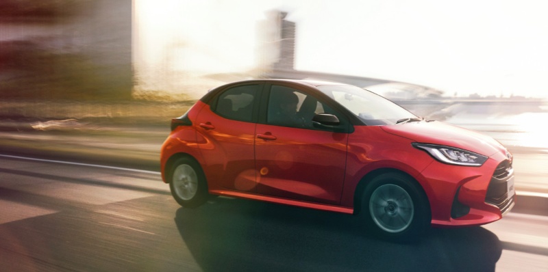 トヨタに燃費で惨敗 それでもホンダ フィット が譲らなかった 1000 の目標 日経クロステック Xtech