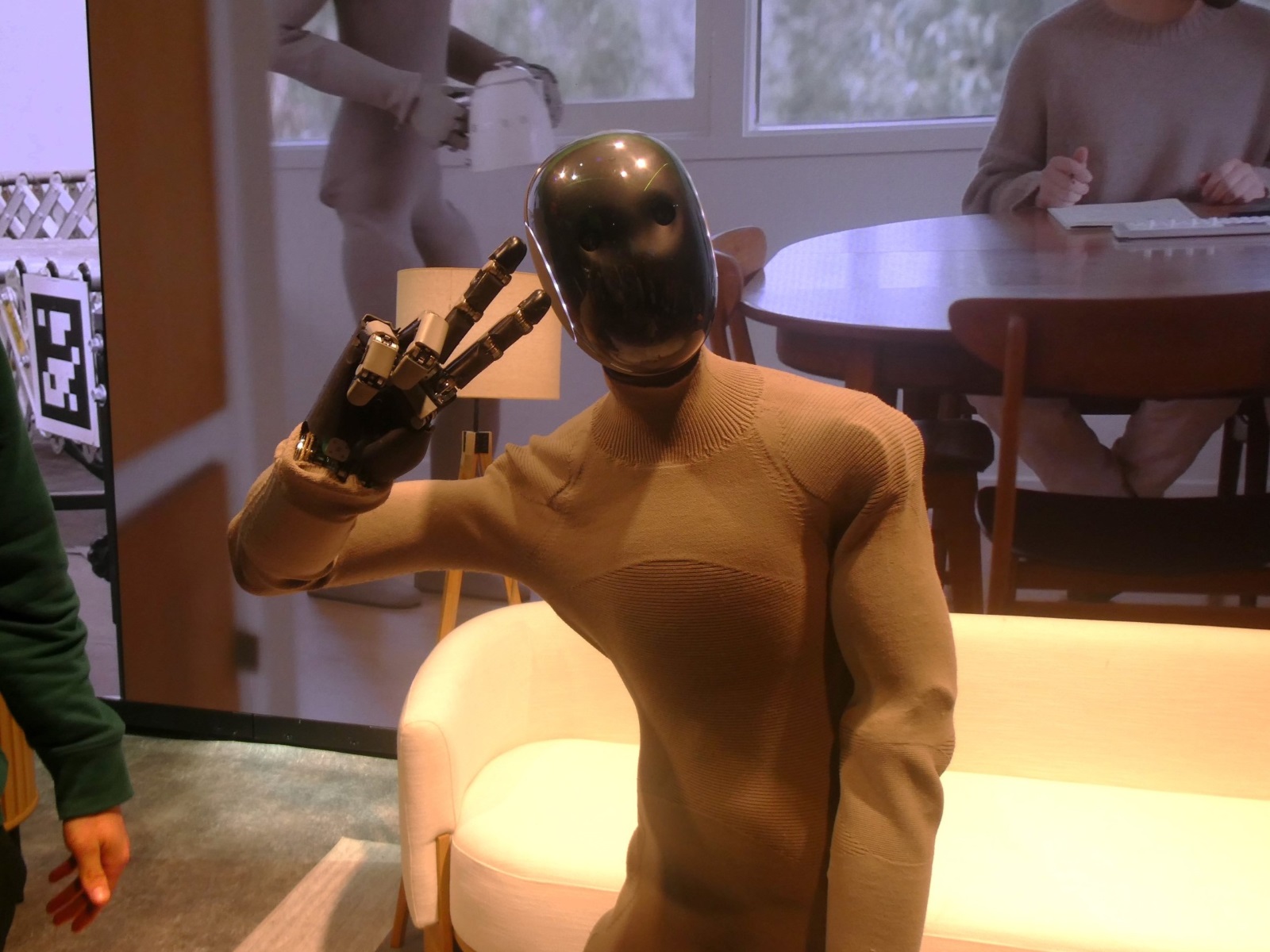 便利な人型ロボットに感じた感動と不安、実現するのは夢か恐怖か