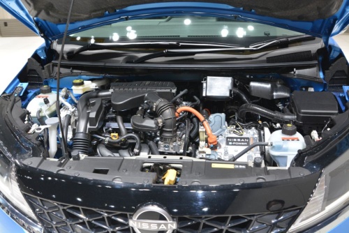 図1 日産自動車の小型車「ノート」のシリーズ方式HEVのエンジンルーム